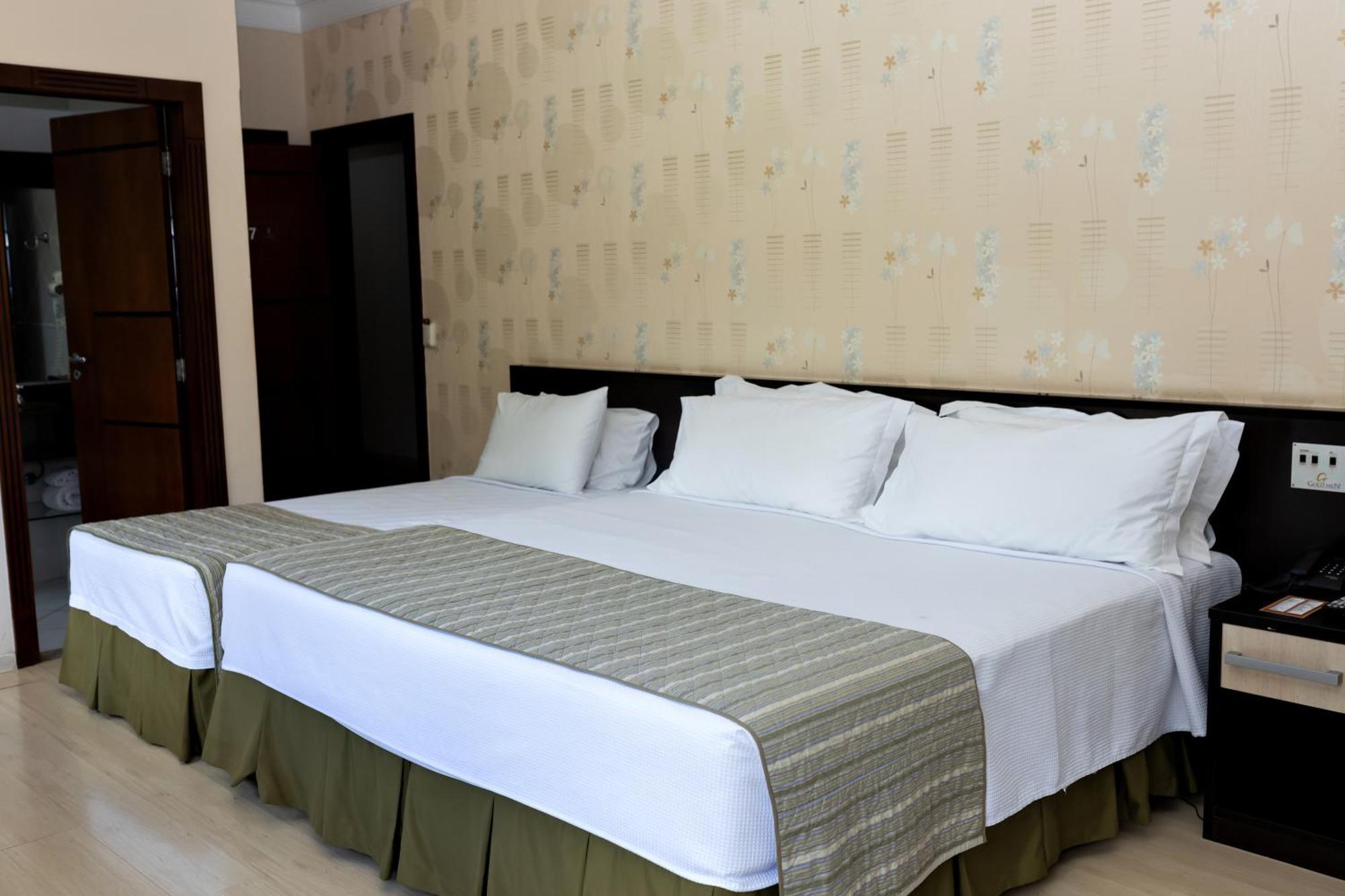 Goldmen Select Hotel *
